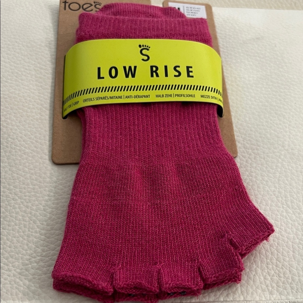 ToeSox Low Rise Fuchsia Grip Toe Socks